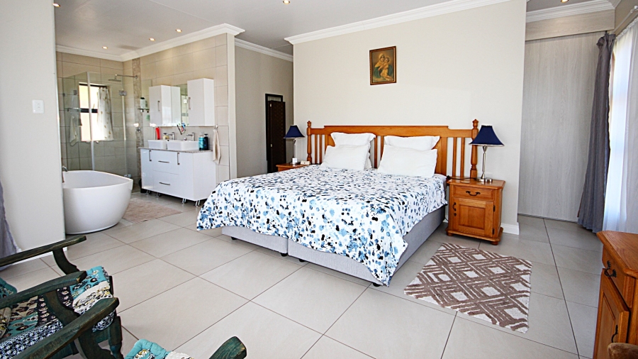 4 Bedroom Property for Sale in Monte Christo Western Cape